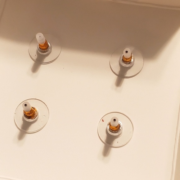 NWT ⚜️♥️⚜️ Gold & Red Bows Betsey Johnson Shiny Sparkling Glitter 2 Pair - Picture 3 of 4